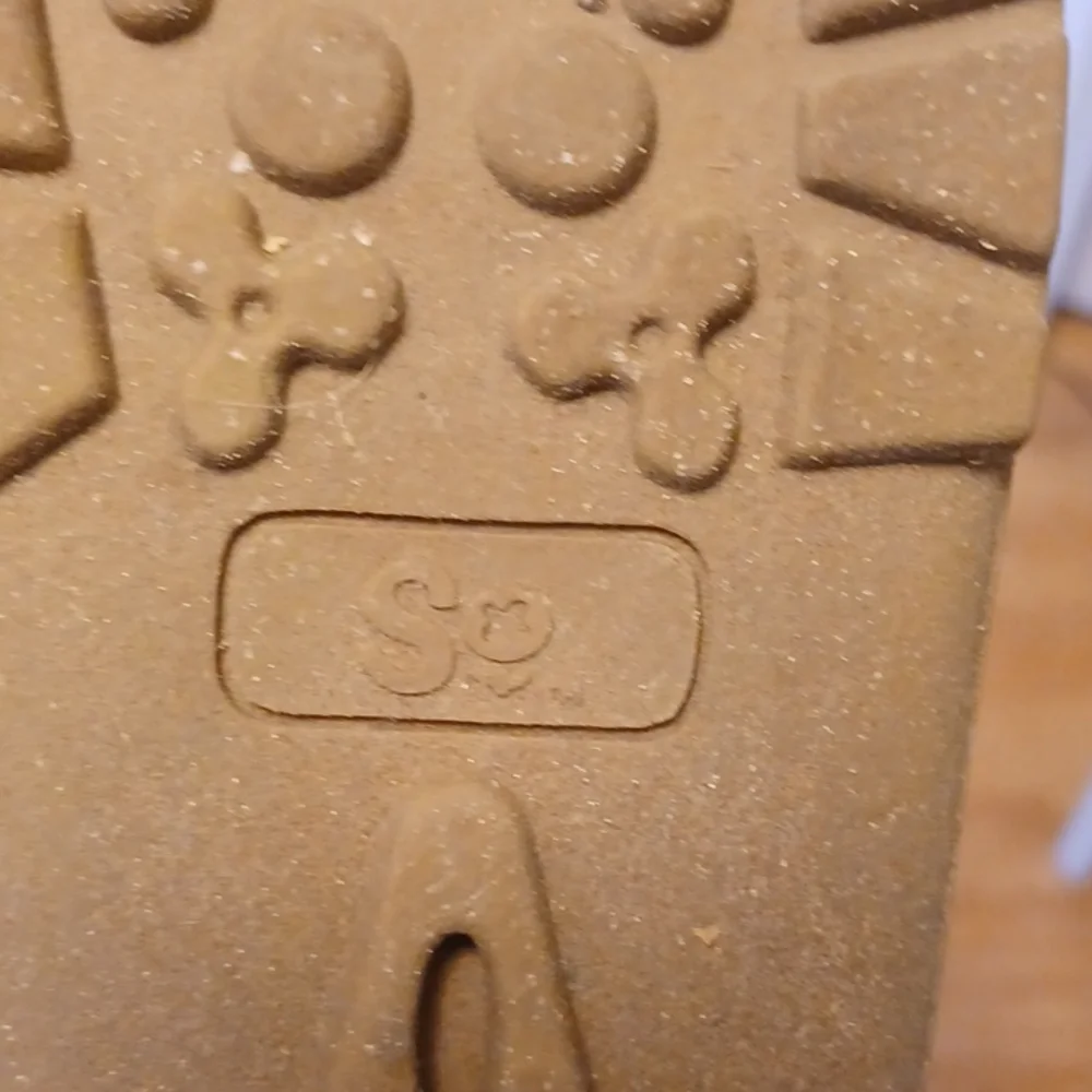 Boots fleece lined size 8 tan color by SO